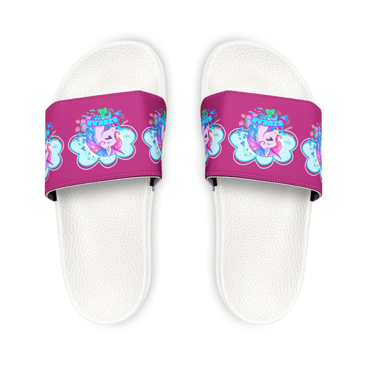 Comfortable house slippers with a playful upper shaped like a shelter roof.