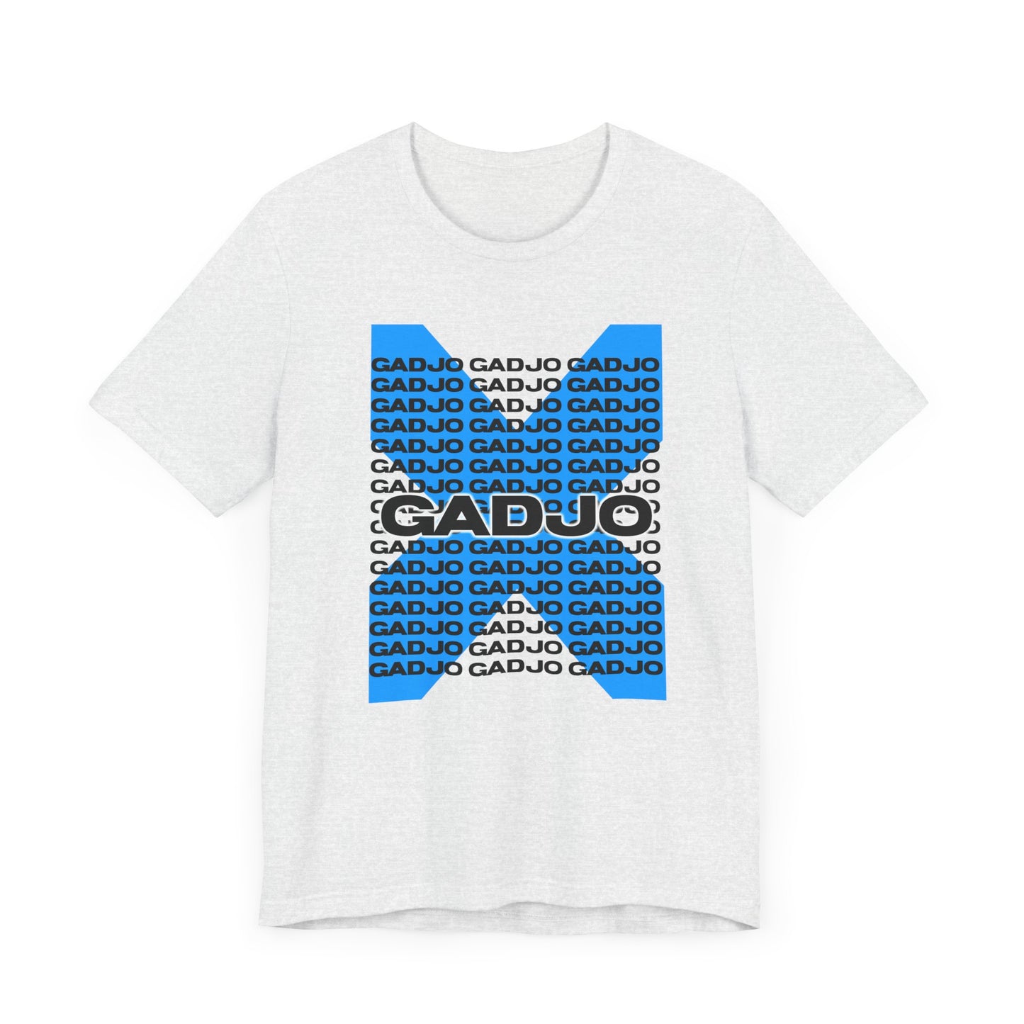 Short sleeve shirt with dripping paint effect behind the GADJO lettering for a street-art feel.