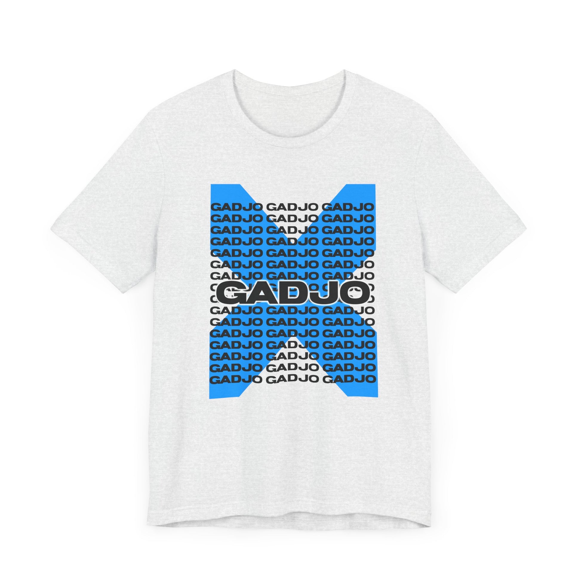 Short sleeve shirt with dripping paint effect behind the GADJO lettering for a street-art feel.
