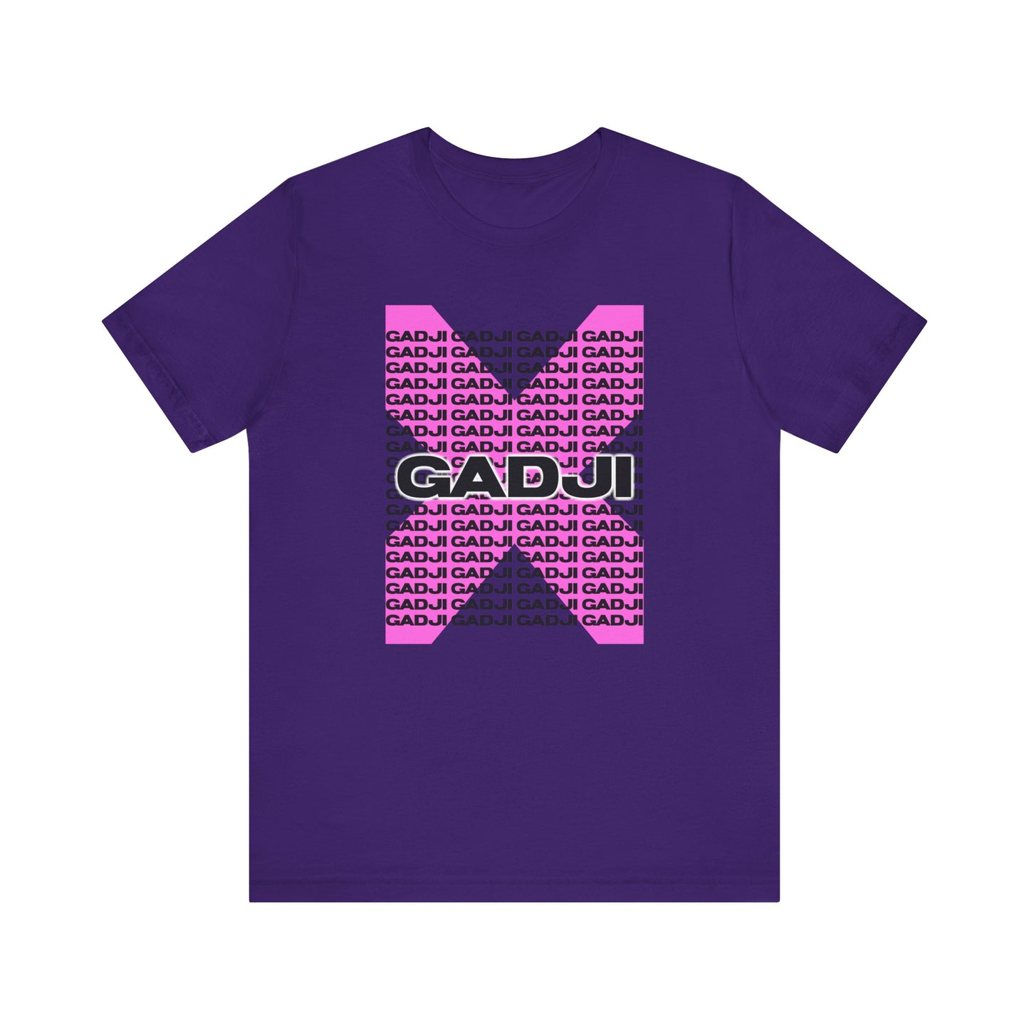 Relaxed-fit short sleeve shirt with arched GADJI typography in a collegiate style.