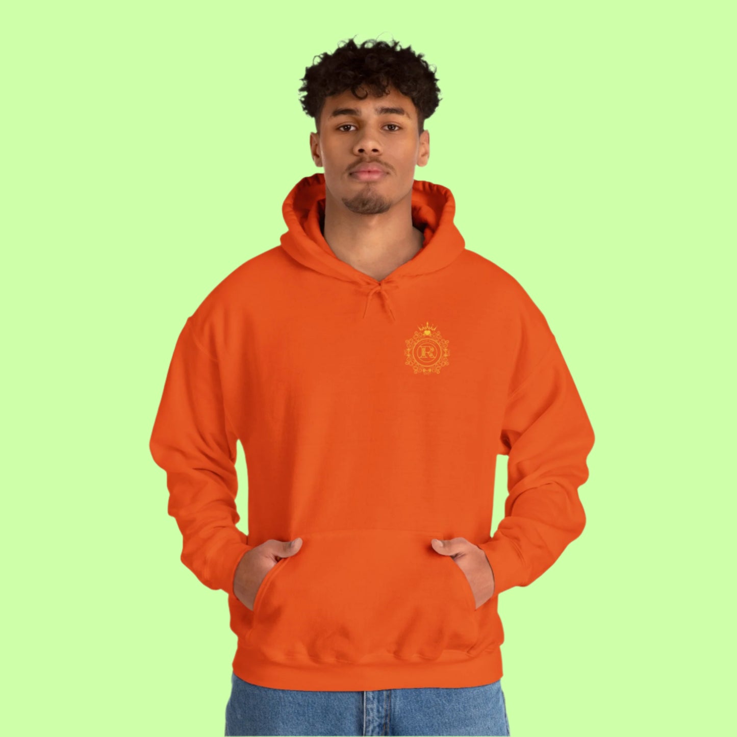 Monochrome hoodie with a powerful circle design—crowned R and SZUKAR ROMA message.
