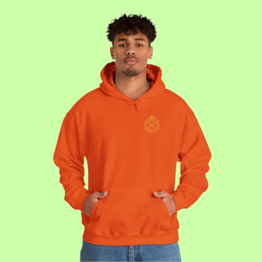 Monochrome hoodie with a powerful circle design—crowned R and SZUKAR ROMA message.
